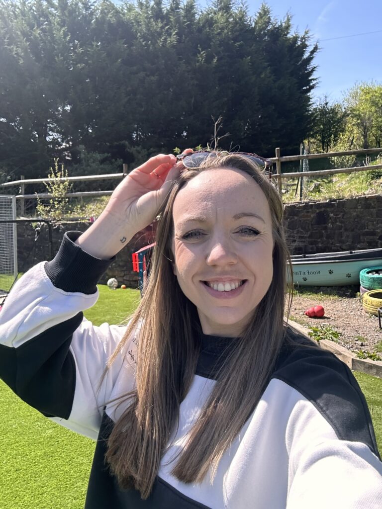 woman wearing sunglasses in the sun.